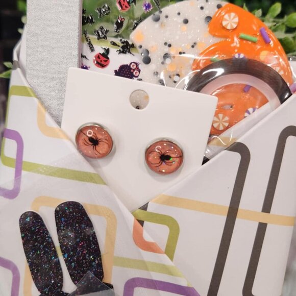 Blind Date with a Mani Bundle - Picture 13 of 14